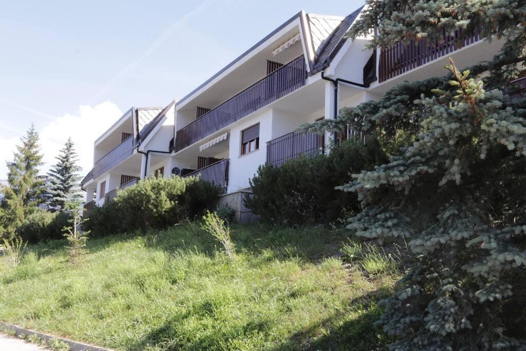 Stelu Apartment *